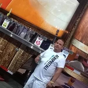 Meet your Posher, Luis